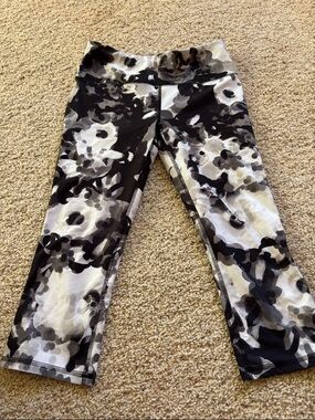 DSG Women's Black & White Floral Camo Leggings